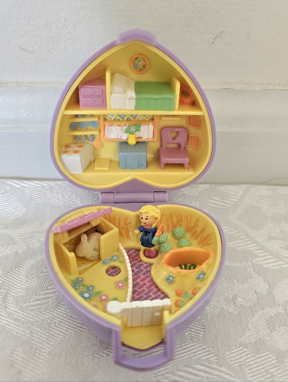 1993 Polly Pocket "Pretty Bunnies" Heart Compact Playset -Collectible!